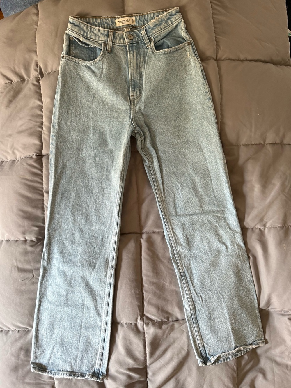 Abercrombie & Fitch Light Blue Curve Love High Rise 90s Relaxed Jean